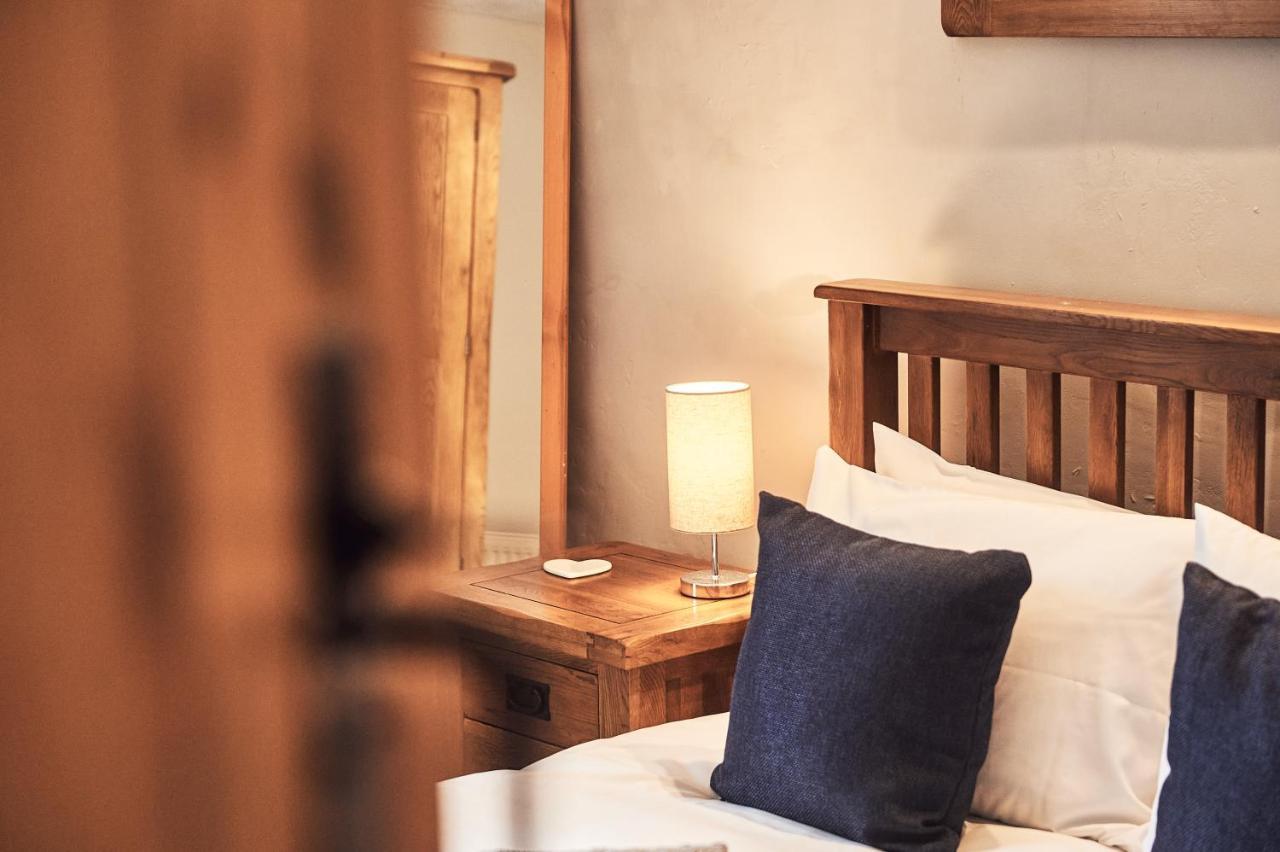 Penuwch Boathouse- Lakeside Rural Cottage Ideal For Families With Indoor Heated Pool Carmarthen Exteriör bild