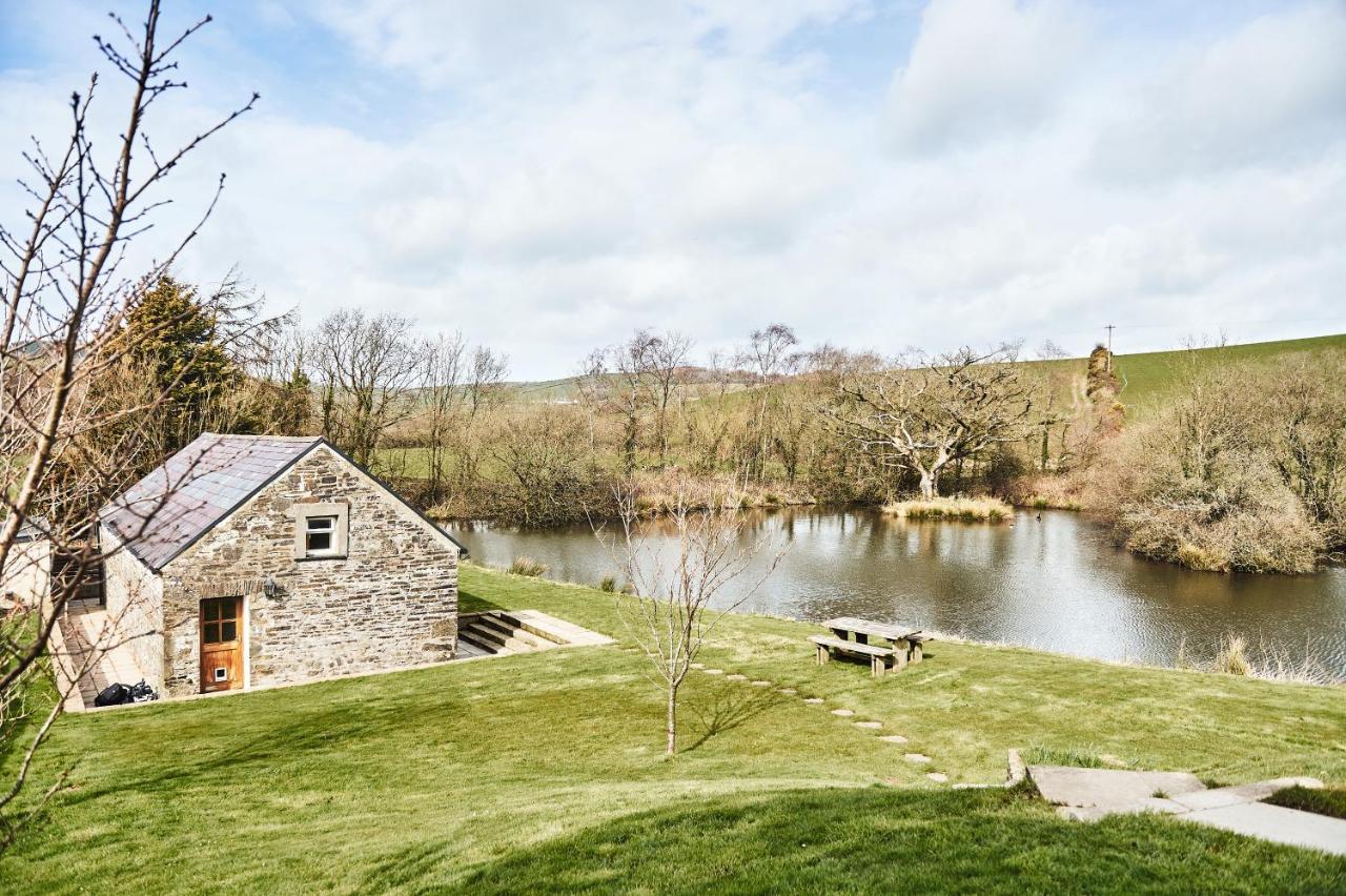 Penuwch Boathouse- Lakeside Rural Cottage Ideal For Families With Indoor Heated Pool Carmarthen Exteriör bild