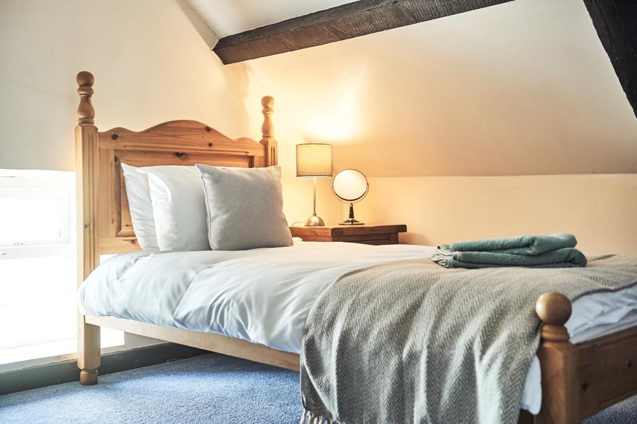 Penuwch Boathouse- Lakeside Rural Cottage Ideal For Families With Indoor Heated Pool Carmarthen Exteriör bild