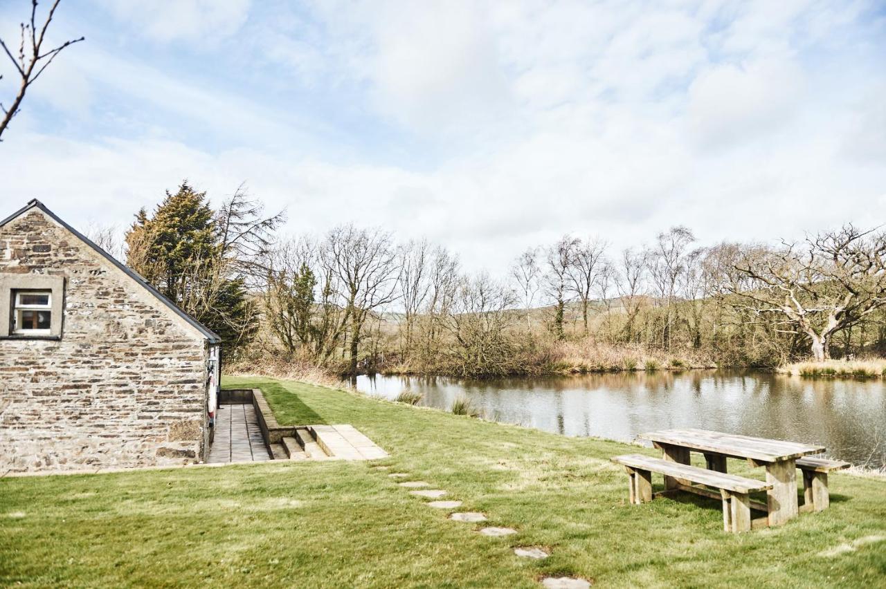 Penuwch Boathouse- Lakeside Rural Cottage Ideal For Families With Indoor Heated Pool Carmarthen Exteriör bild
