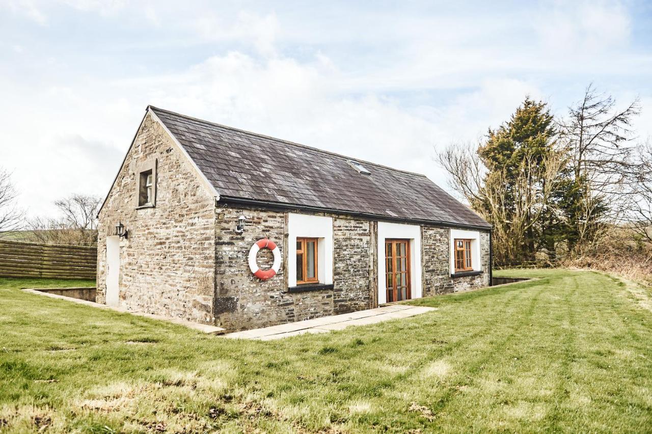 Penuwch Boathouse- Lakeside Rural Cottage Ideal For Families With Indoor Heated Pool Carmarthen Exteriör bild