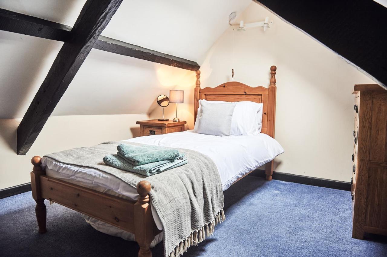 Penuwch Boathouse- Lakeside Rural Cottage Ideal For Families With Indoor Heated Pool Carmarthen Exteriör bild