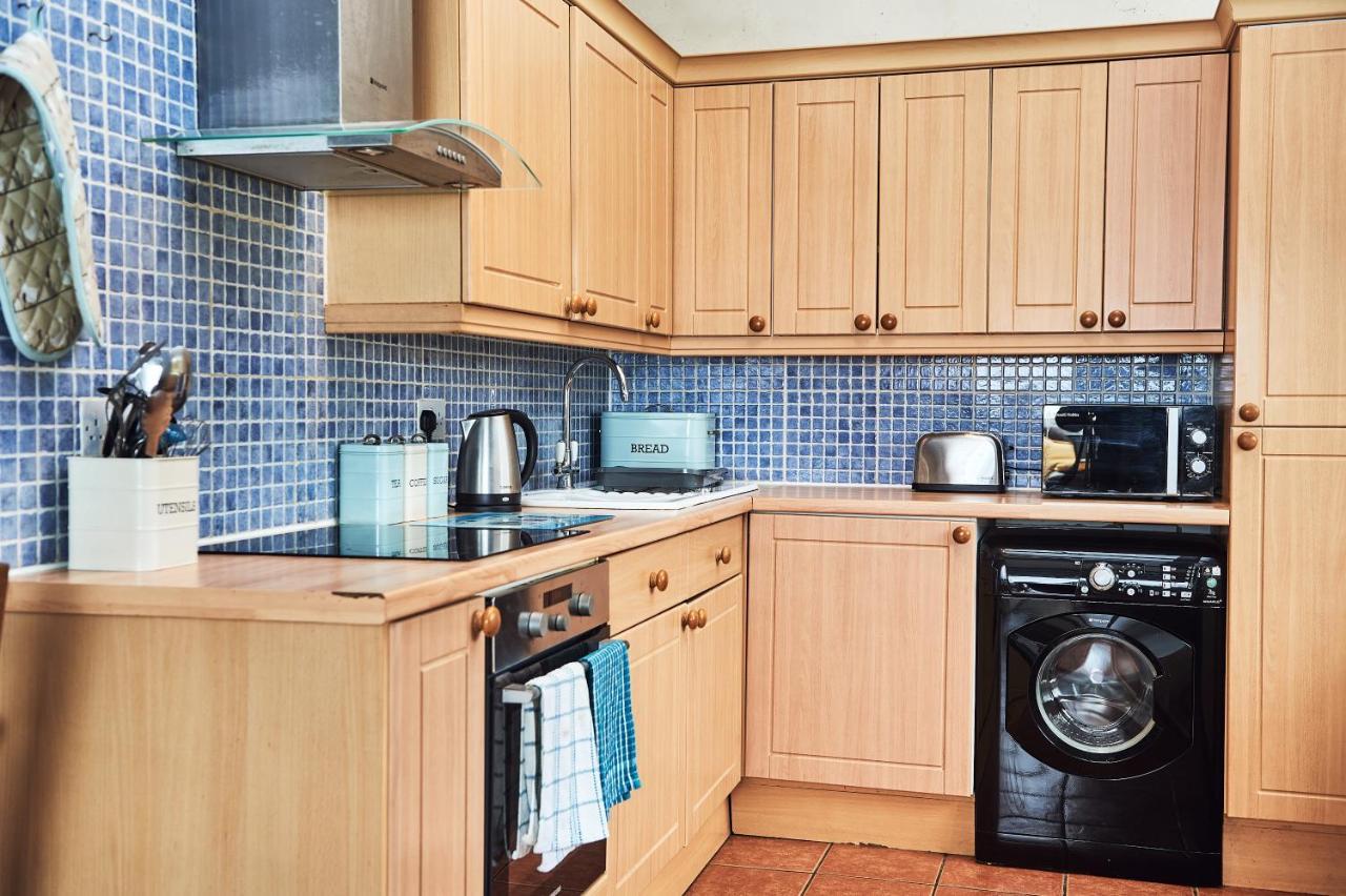 Penuwch Boathouse- Lakeside Rural Cottage Ideal For Families With Indoor Heated Pool Carmarthen Exteriör bild