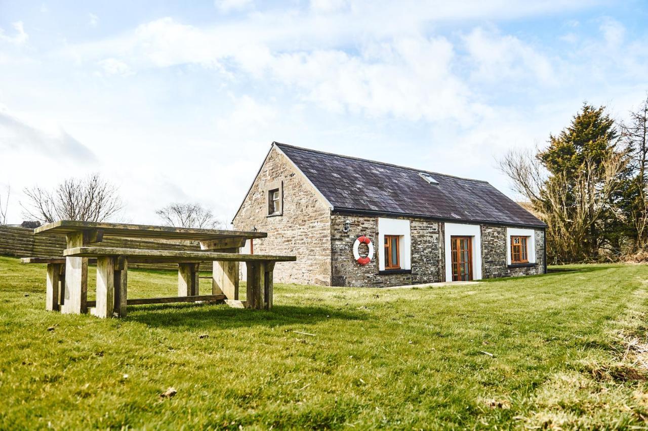 Penuwch Boathouse- Lakeside Rural Cottage Ideal For Families With Indoor Heated Pool Carmarthen Exteriör bild